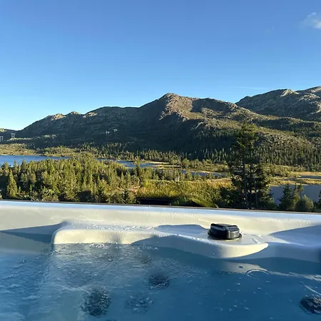 Gaustatoppen, Gaustablikk, Sol Og Utsikt, In Out *